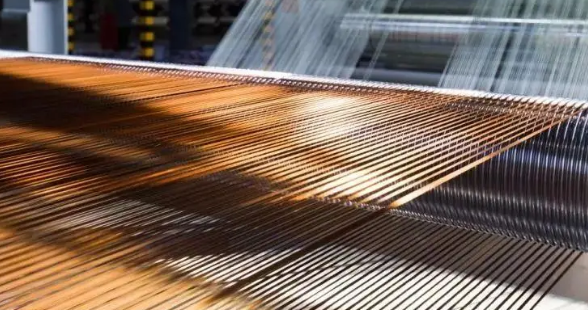 Weaving carbon fiber materials Weaving carbon fiber materials